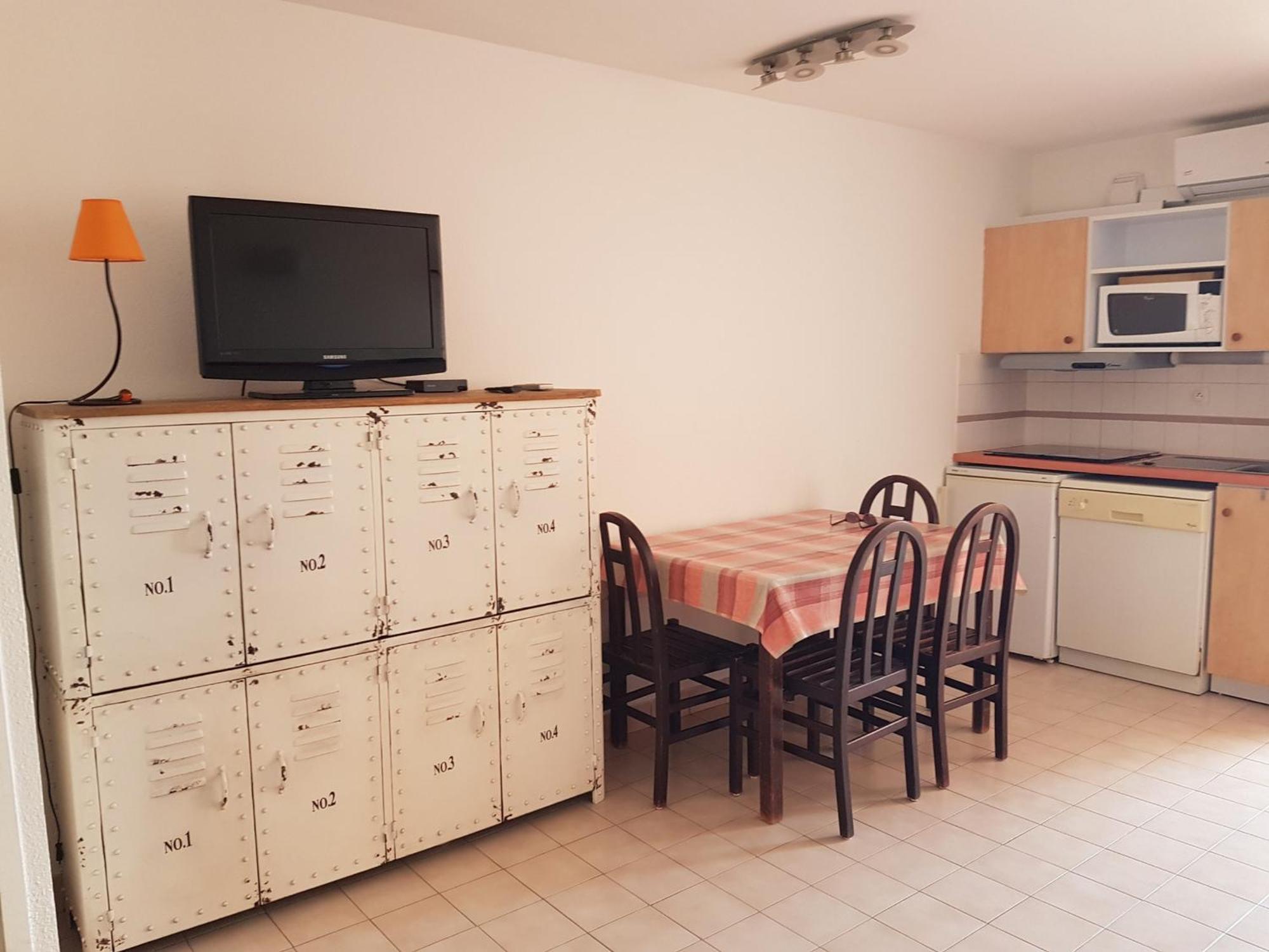 Sète, 1 Pièce, 4 Personnes - Fr-1-472a-138 Sète